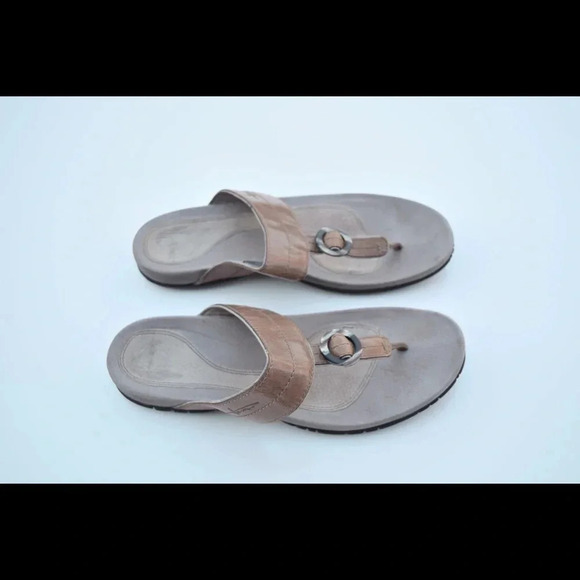 Teva thong leather sandals - Picture 1 of 8